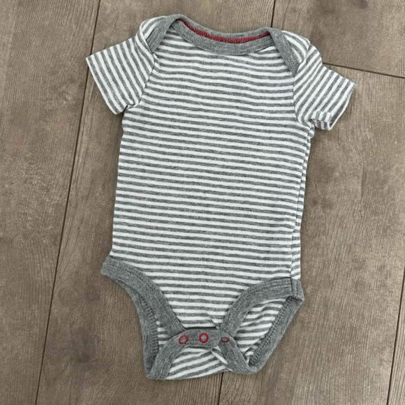 0-3 Month Baby Boy three piece matching outfit set - Picture 7 of 9